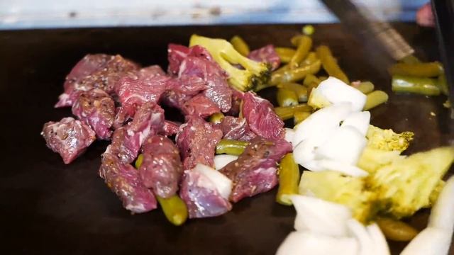 Korean Street Food - DRAGON BEARD CANDY, ROSE ICE CREAM, STEAK, ABALONE смотреть онлайн