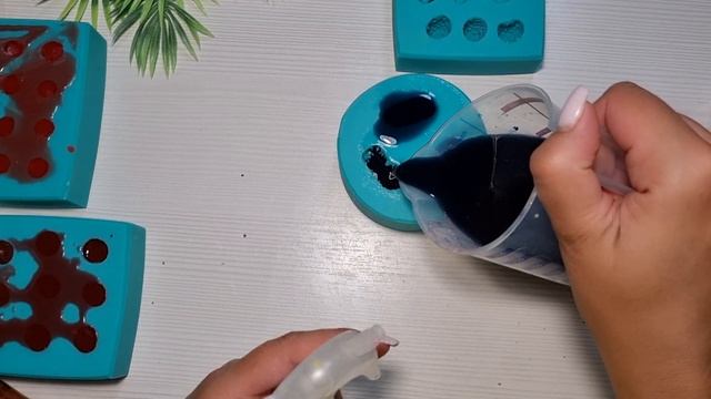 Заливка моноформ ягод от формодела Emerald Molds. Мой эксперимент с цветом. Мыловарение. смотреть онлайн