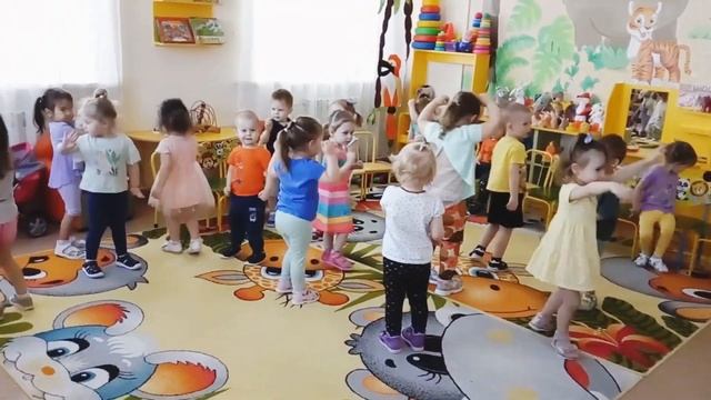 Сиреневая (средняя группа). Зарядка смотреть онлайн