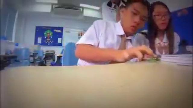 Фингерборд. Катка на уроке в Филиппинах/ Fingerboarding.School fingerboarding for Philippines смотреть онлайн