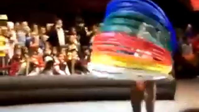 Супер! Очень красивый номер с обручами (Very beautiful performance with hoops) смотреть онлайн