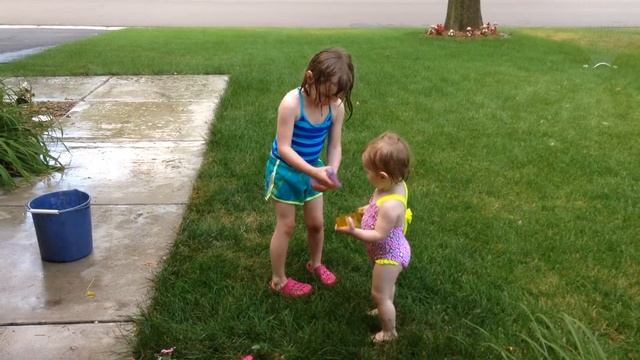 Playing with water outside Summer 2015 смотреть онлайн
