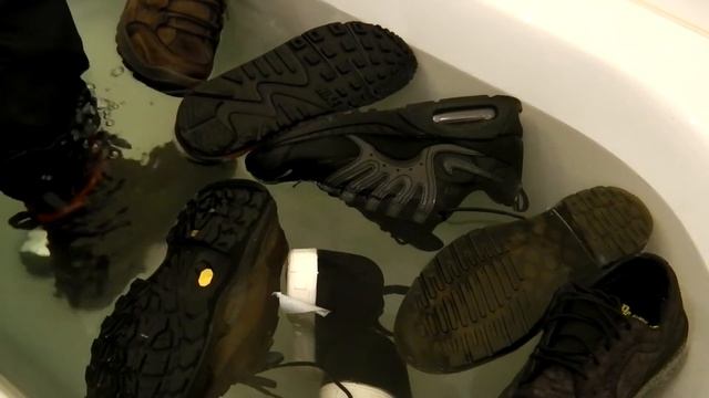 Baignade de COLUMBIA Bugaboot parmi les NIKE смотреть онлайн