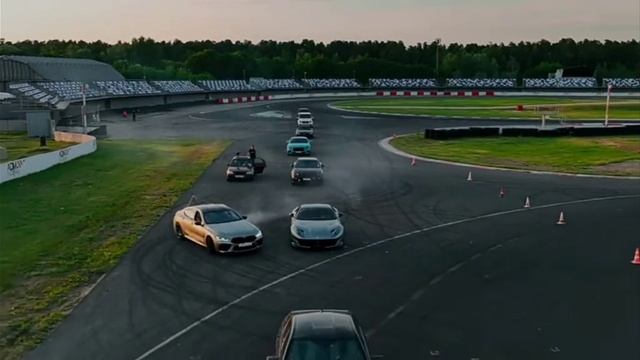 Литвин/дрифт на бмв м8 между супер дорогими машинами смотреть онлайн