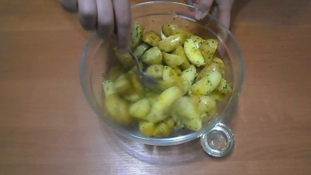 Картофель в духовке | Ароматные дольки из молодой картошки смотреть онлайн