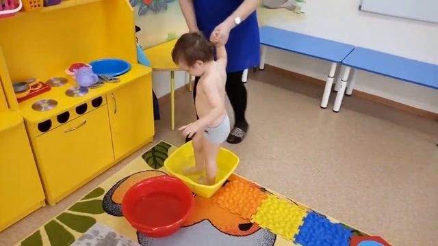 Вырастай-ка на Сиреневой (средняя группа). Закаливание после сна по рижскому методу. смотреть онлайн