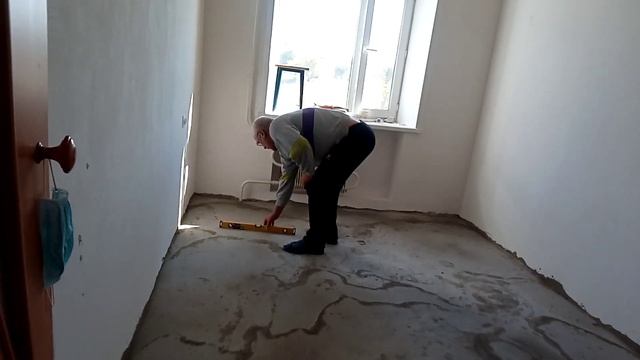 Зачистка наливного пола и контроль уровня. смотреть онлайн