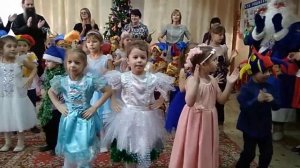 Танец "Руки, ноги, голова"