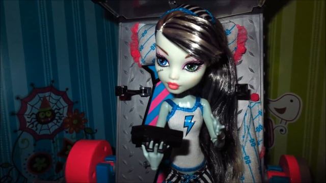 ЗАВИСИМА ОТ СОЦСЕТИ! Френки стоп моушен / Монстер хай смотреть онлайн