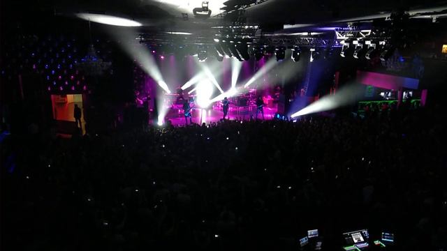 Papa Roach - Falling Apart (live in Minsk 2019) смотреть онлайн