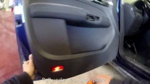 Volkswagen Touran  (2003–2015) door panel removal