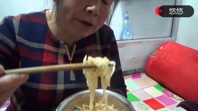 【農民大黑】兒媳在家就是不一樣，有素有肉真過癮，邊吃邊聊真熱鬧 смотреть онлайн