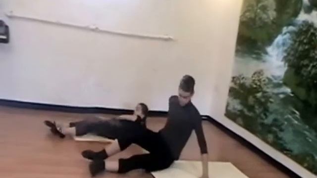 Растяжка из положения лёжа. смотреть онлайн