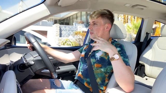 Dean Friederich reviews the Mahindra XUV700 - Mahindra's making moves! смотреть онлайн