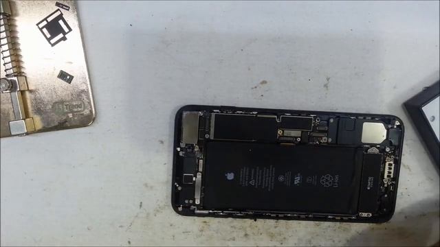 iPhone 7 Plus ремонт полный разбор, снять дисплей, аккумулятор. смотреть онлайн