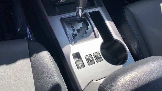 Toyota 4Runner SR5 Premium with 3rd Row Seat смотреть онлайн