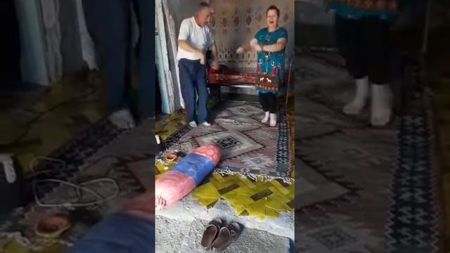 Красивый танец брата и сестры.Ро́хун тайги кидагу. смотреть онлайн