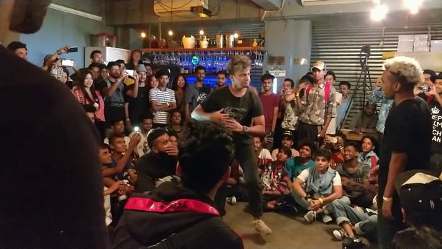 Fire Battle | Vineet Vs Manish | Groovy Spot 2018 |New Delhi , India смотреть онлайн
