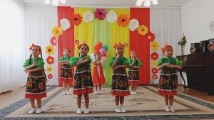 ансамбль «Бамб цецг» народно-сценический танец «Матрёшки»