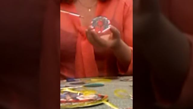 ПОДЕЛКИ.Ёлочные игрушки-открытки своими руками. смотреть онлайн