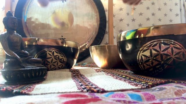 Сет «Крылья Ангела» TIBETAN SINGING BOWL MEDITATION смотреть онлайн