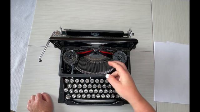 How to use a 1939 ROYAL MODEL B смотреть онлайн