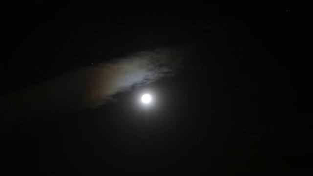 таймлапс - луна с облаками смотреть онлайн