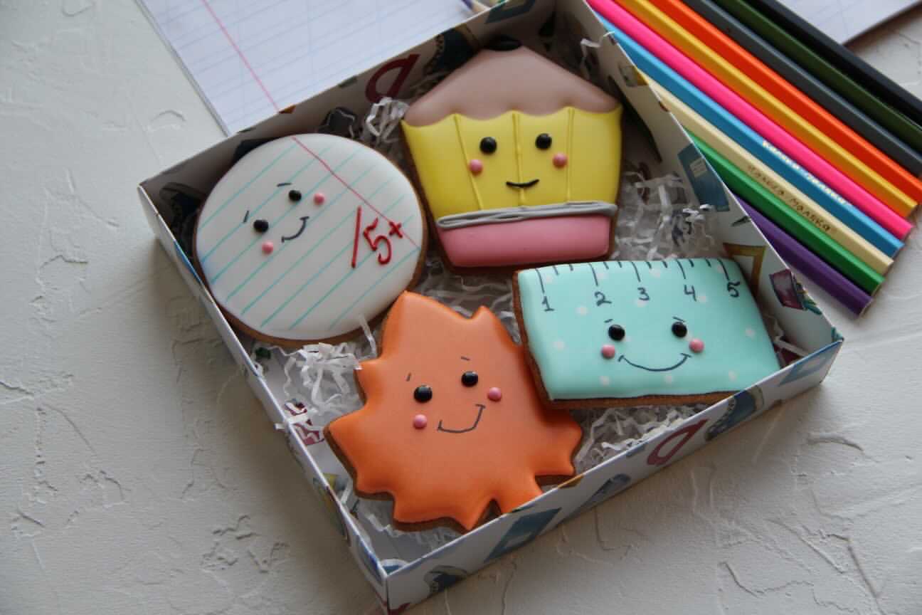 Роспись пряников в школу / пряники на 1 сентября