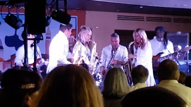 Candy Dulfer.Dave Koz. Michael Lington and Mindi Abair having a sax off смотреть онлайн
