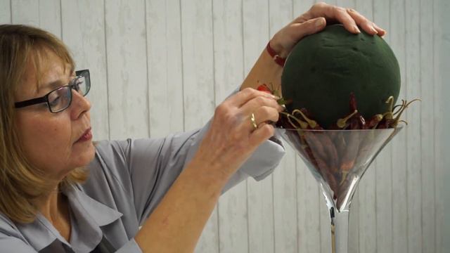 How to Make a Flower Martini Vase with Red Flowers - Triangle Nursery Wholesale Flowers and Academy смотреть онлайн