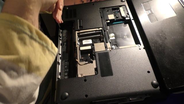 HP Compaq Presario CQ56 Disassembling смотреть онлайн