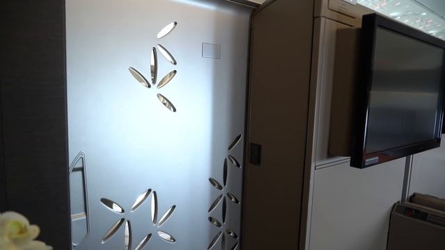 INSANE Singapore Airlines NEW First Class Suite | Biggest in the world смотреть онлайн