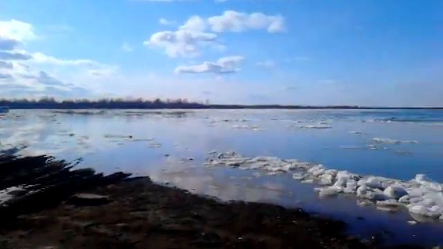 Ледоход на Оби 17.04.2014г. с. Парабель. Дальняя пристань смотреть онлайн