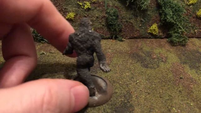 Bigfoot in Patterson walking pose , gaming miniature Sasquatch 🦍🌲 смотреть онлайн