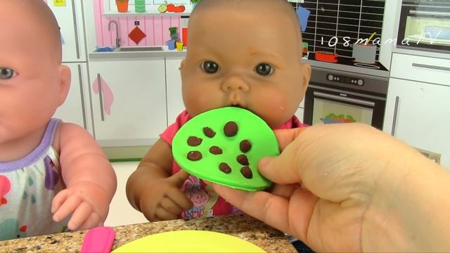 Сестрички Не Хотят Кушать Овощные Блинчики! Мультики Как Мама Играет в Куклы Беби Бон 108мама тв смотреть онлайн