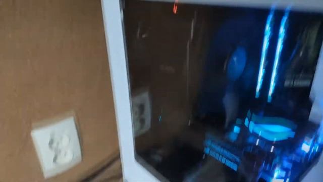 Компьютерный стол и кабель-менеджмент смотреть онлайн