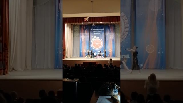 Образцовый хореографический ансамбль Мозаика. Танец: "Буйство цвета". г.Краснодар 2021г. смотреть онлайн