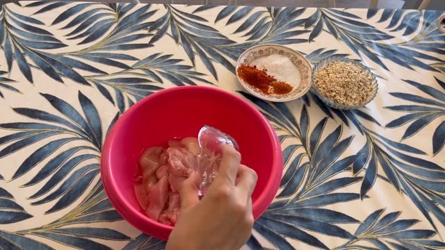 Наггетсы в домашних условиях в духовке. Наггетсы из куриного филе. Овсяная панировка смотреть онлайн