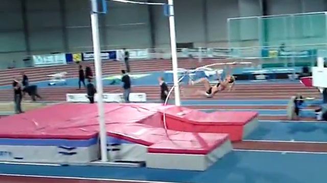 Marion Buisson - 4m30 lors du meeting national en salle de Metz смотреть онлайн