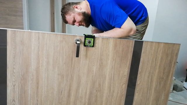 Современный инструмент для установки межкомнатных дверей