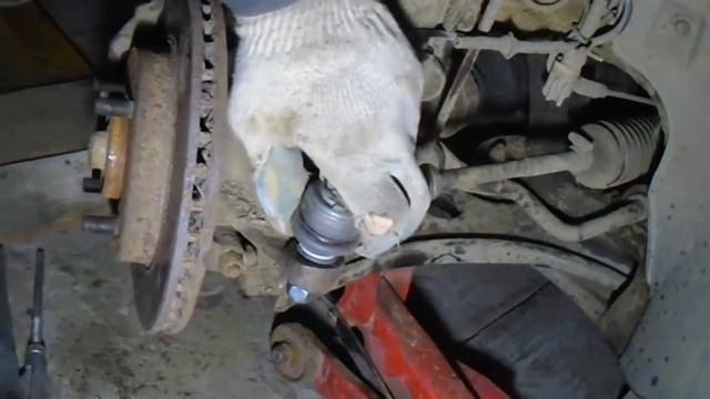 FORD ESCORT меняем рулевой наконечник и снимаем генератор смотреть онлайн