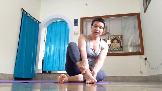 Падмасана - осваиваем осторожно! Тестируем готовность. смотреть онлайн