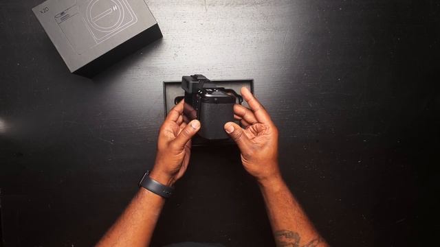 Unboxing The Hasselblad X2D 100C Camera смотреть онлайн
