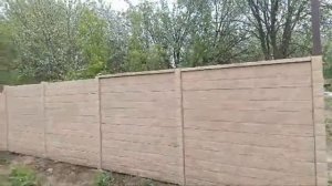 Установка двухстороннего бетонного забора – монтаж парапетов и колпаков