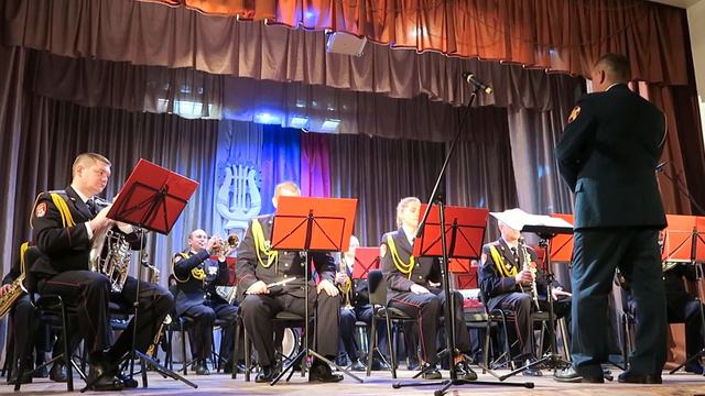 Военный оркестр играет "Королеву" ч.1 смотреть онлайн