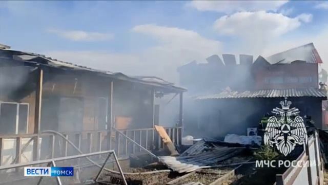 Жилые дома пострадали во время пожара в селе Дзержинское Кировского района. смотреть онлайн