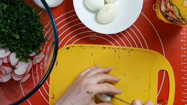 Так ВКУСНО и ПРОСТО! Готовлю 2 раза в неделю! Вкуснейший салат с РЕДИСКОЙ,ЯЙЦАМИ и ЗЕЛЕНЬЮ! смотреть онлайн
