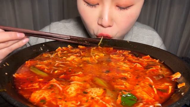 剁椒包料多到能当火锅涮！地道川渝风味，口味酸爽辣贼够劲儿 смотреть онлайн