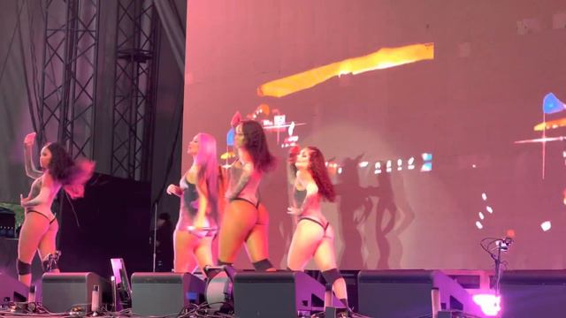 Sally Walker....Iggy Azalea : Pitbull's Can't Stop Us Now @ Bangor Maine [HD] смотреть онлайн