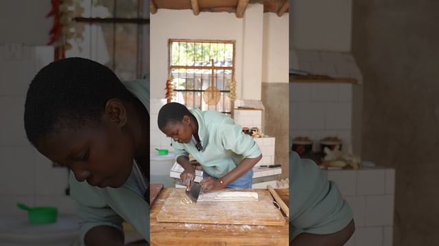 My cat has been so lazy recently... Let me make "Cat's Ears" and use them to scare rats! смотреть онлайн